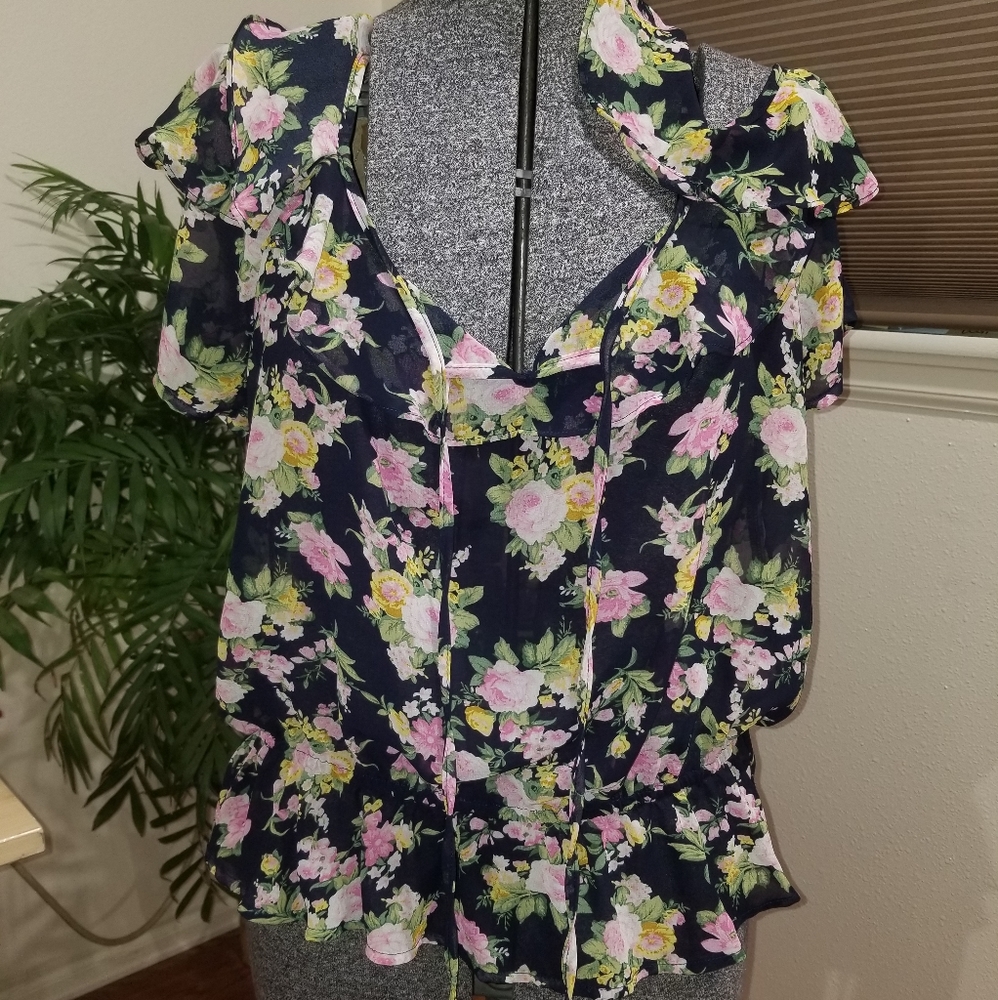 Color‎ of Love, Sheer cold shoulder top, XL